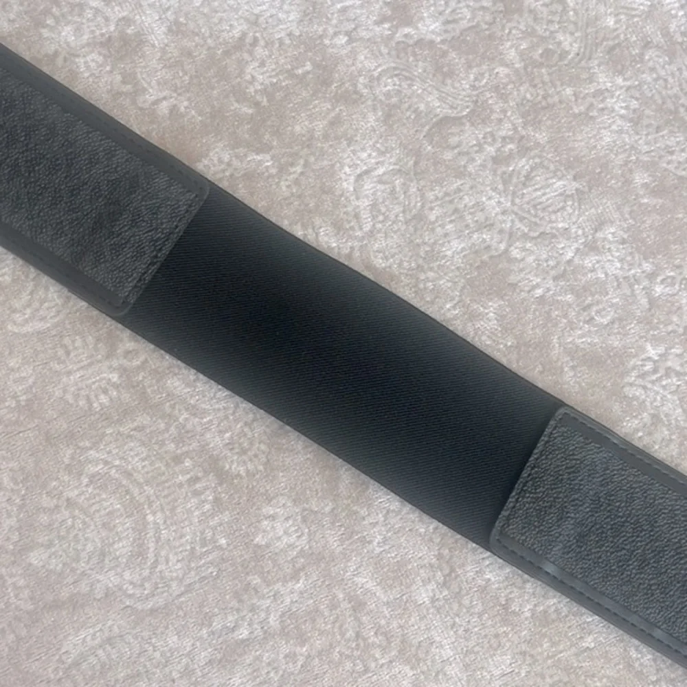 Brand New Michael Kors Wide Strap Black Logo Stretch Belt w/ Gold Tone Buckle